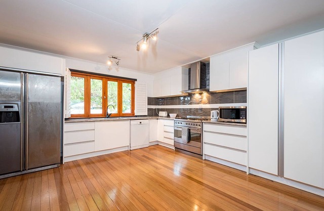 Koala Park Beach House 350m from Tallebudgera Creek - Pet Friendly
