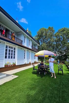 KokoMhendo The hilltop farmhouse.