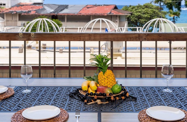 Kona Plaza#203 2nd Floor Ocean View In Heart of Kona Town AC & Elevators
