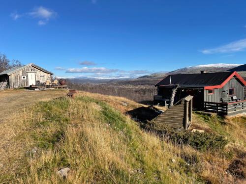 Koselig hytte med uthus på vakre Dovrefjell