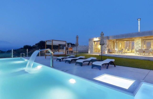Kouros n' Kori Villas | 4 bedrooms | 4 bathrooms | sleeps 12