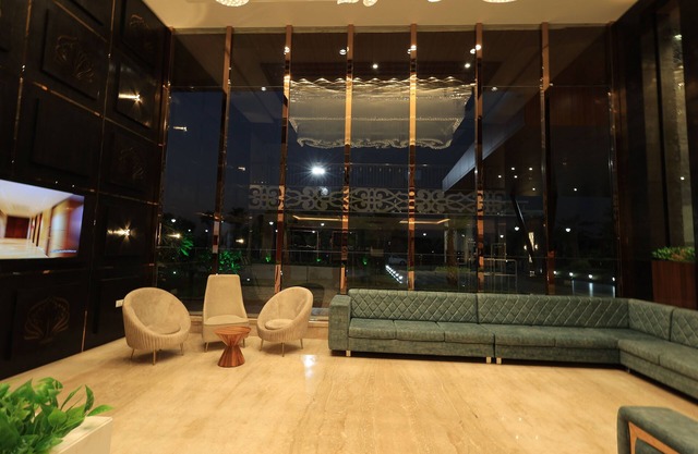 Krishna Hotel And Resort