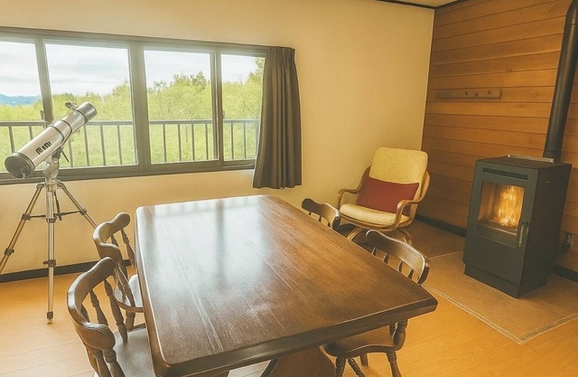 Kusatsu Onsen hot spring bath with free-flowing hot-spring water! 5 minutes by car to Yubatake! Projector for unlimited movie watching! Indoor barbecue available! A rental villa overlooking the great outdoors where you can relax while watching a real fire