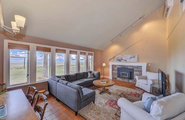 Kye Bay Beach House Oceanfront Retreat