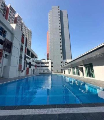 Kyra's Downtown Delight