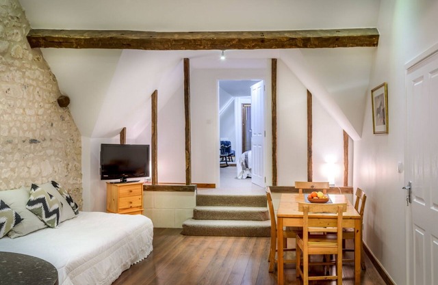 L'Arc de Charme - Spacious, charming 1st floor Apartment in a cours de ferme