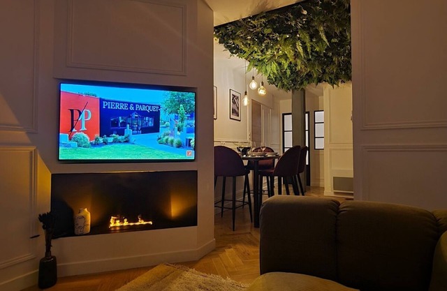 L'improbable, Atypique et Chaleureux