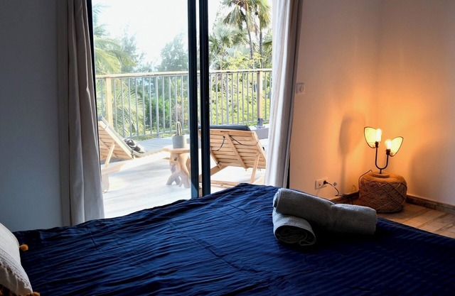 L'océan de Brilune Wake up among the palms, dine under the stars