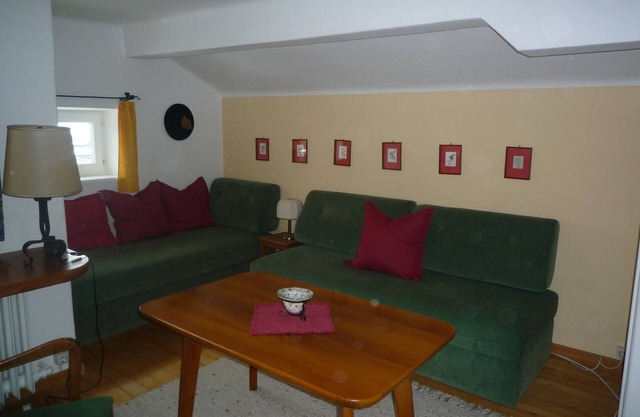 Large apartment with balcony, garden use and panoramic views