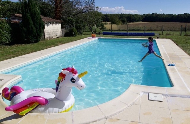 La Bigorre Grange - family friendly, heated pool, 30 mins to gorgeous beaches