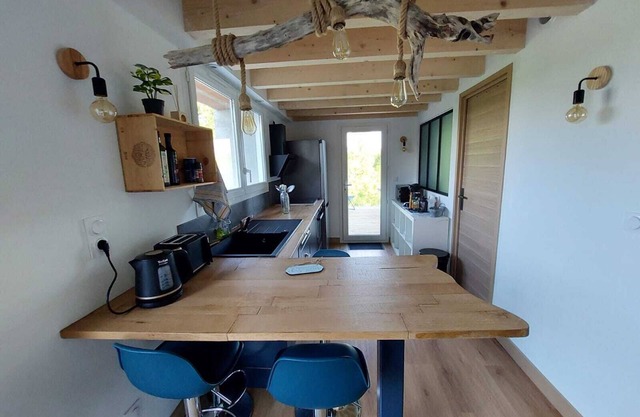 La Cabane de Nina, Cottage Chaleureux au Milieu des Vignes du Nord Gironde