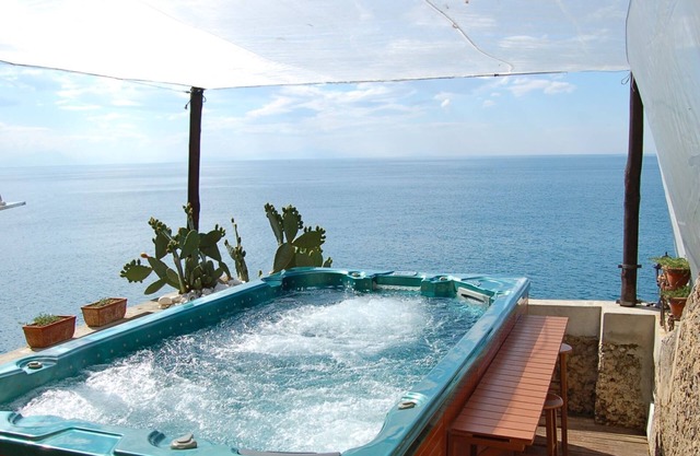 La Dimora Amalfitana, Exclusive Villa in Ravello access to the sea, maxi jacuzzi