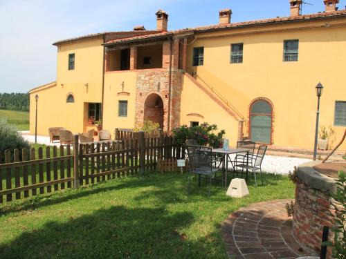 La Dolce Vita in Tuscan farmhouse