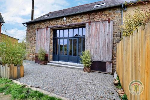 La grange aux portes des ecluses