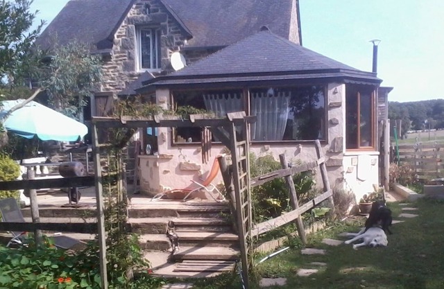 LA HALTE EQUINE, a private room.