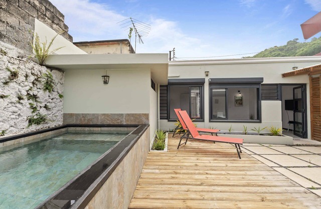 La Kaz'Oranj - Two Bedroom Villa, Sleeps 4