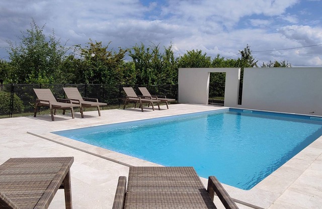 La Lambrusca, Charm and Pool, 4p in Périgord, 100m2