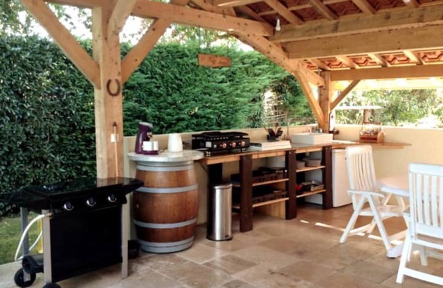 La Landaise family property, heated swimming pool