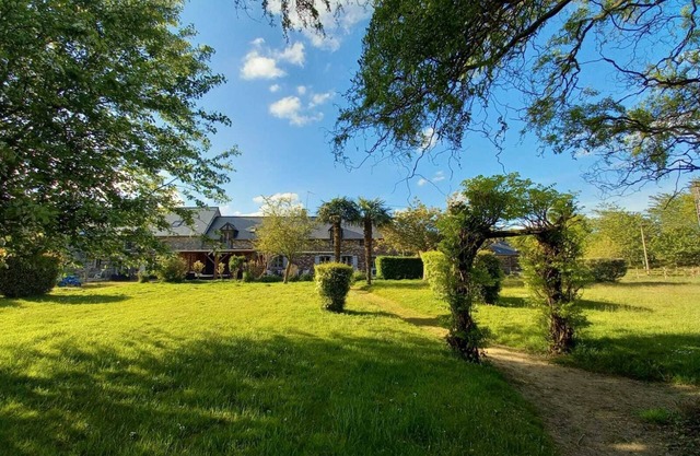 La Lórien de Brocéliande, a large house on the edge of the forest (15 people)