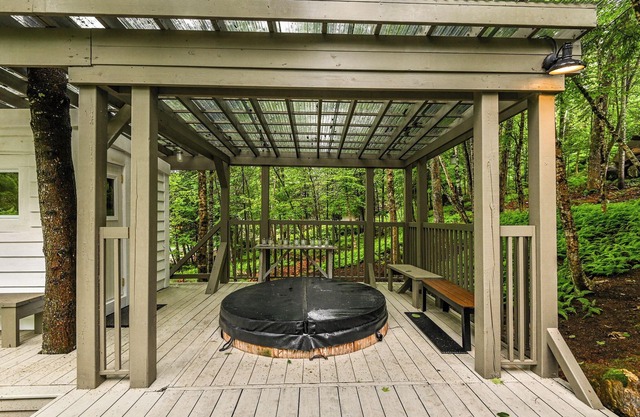 La Maison Blanche | Hot tub & Sauna | Tremblant Living