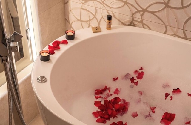 La Maison Chic about 5 km from Salerno has 3 cozy rooms