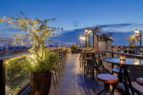 La Mejor Hotel & Sky Bar