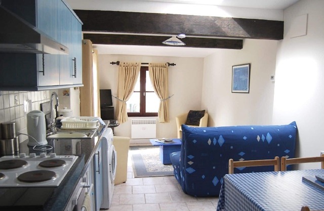 La Petite Maison Sleeps 3 (1 double bedroom + sofa bed in lounge)