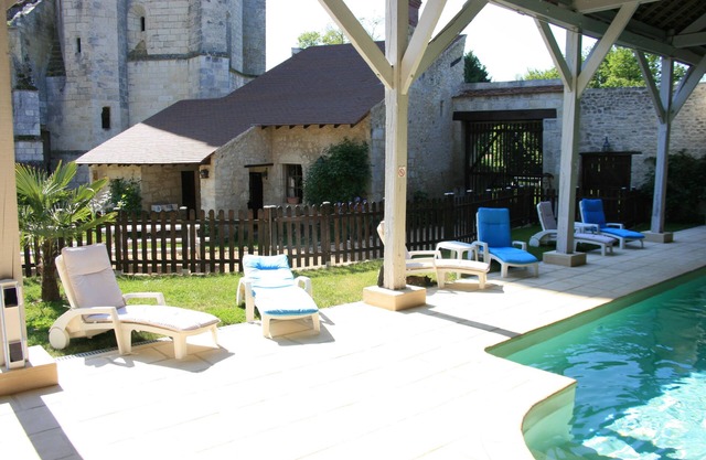 La Porterie Gite de charme * Abbaye de Bois-Aubry,Yul Brynner's grave, 3HA