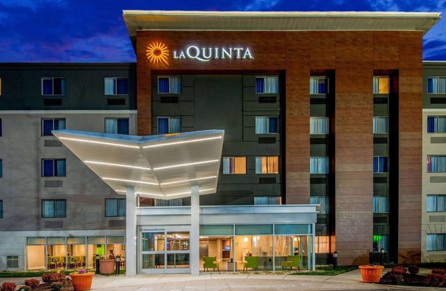 La Quinta Inn & Suites by Wyndham Baltimore BWI Airport