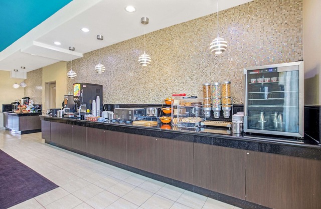 La Quinta Inn & Suites by Wyndham Corpus Christi Airport