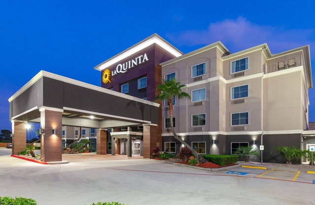 La Quinta Inn & Suites by Wyndham Houston Channelview