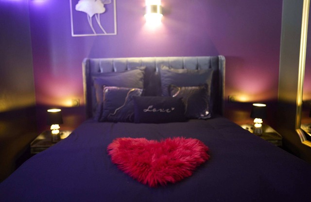 La Romance Room - Jacuzzi | Cinema | Sauna