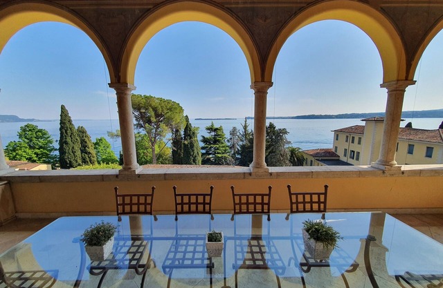 La Romantica - apartment in historic villa with lake view