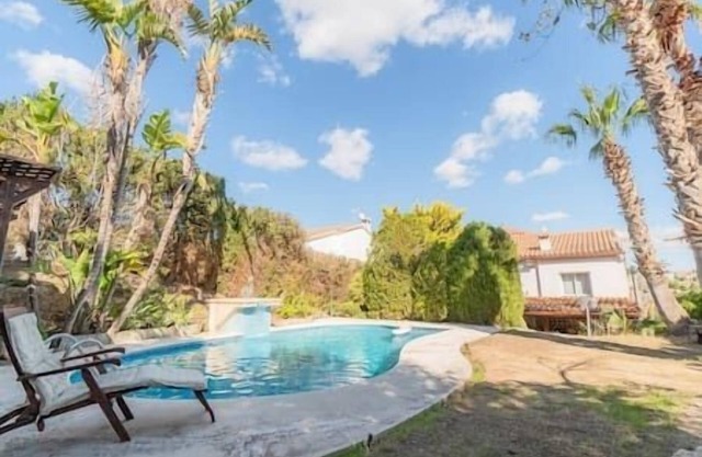 La Torre: Casa Perfecta con Piscina Privada