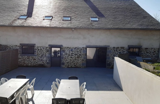 La Touche group cottage - on the banks of the Ille et Rance Canal