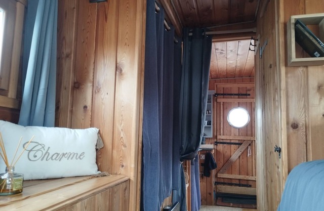 La Toue Charme, viewx over Angers' castle