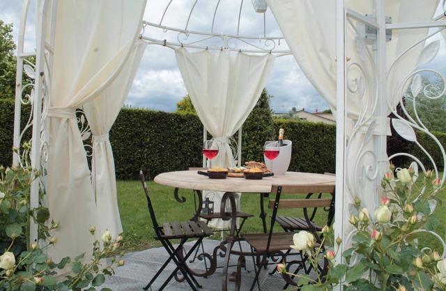 La Valinfiore luxury apartment with pool