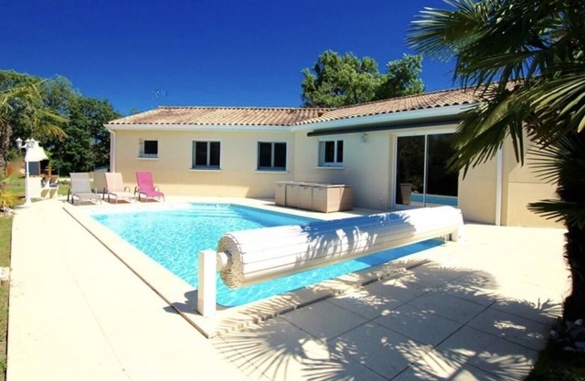 La Villa Cabarieu, Piscine et Salle de Jeux Proche de Bordeaux