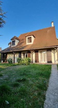 La Villa Jacuzzi et Cinéma "LES 300" à 15 min de Paris JO 2024 et du Stade de France TARIFS PRIVILEGES SEMAINE OU MOIS DISPONIBLE