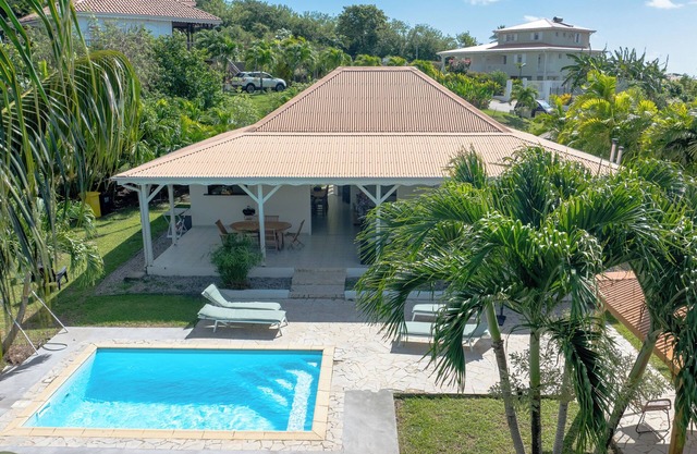 LA VILLA LES 4 COLIBRIS, 3 ch, piscine avec une vue imprenable sur la montagne