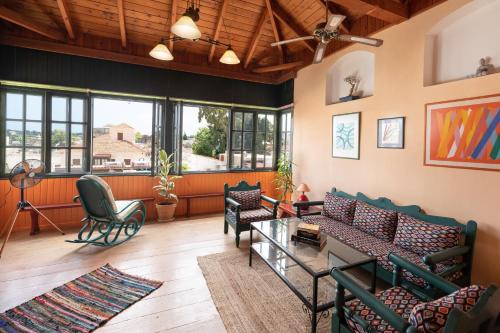 Labyrinthos Arts Guest House