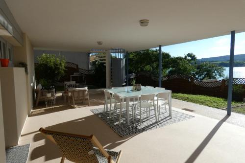 LAC CASA 60' Sixties-style flat with terrace overlooking the lake 300 m