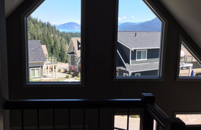 LaCasa Lakeside Resort Kelowna Cottage Short Term Rental H412233921