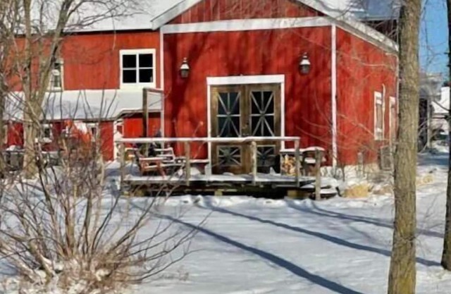 Lace & Woods Farm "Hammer Hideaway"