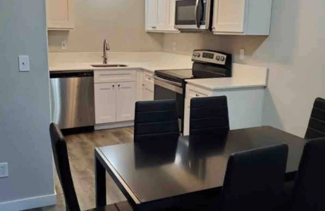 Lacey central 2B/1B apartment in heart of Lacey