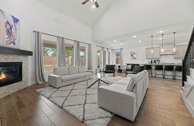 Lake Cove Retreat- 4-Bedroom Escape