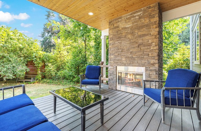 Lake Forest Retreat w/Indoor & Outdoor Fireplaces