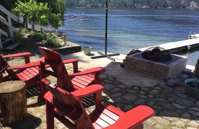 Lake Front Property on Christina Lake