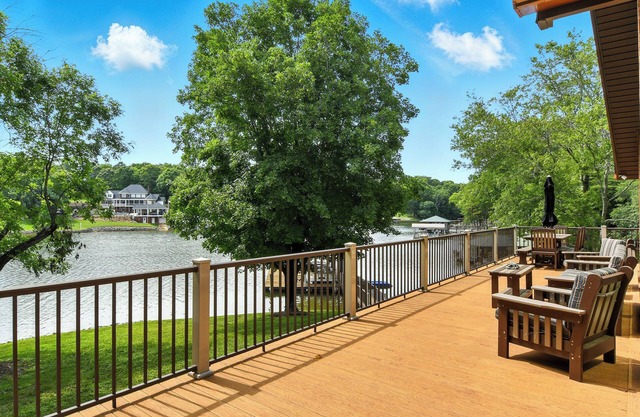 Lake Hickory Waterfront Retreat