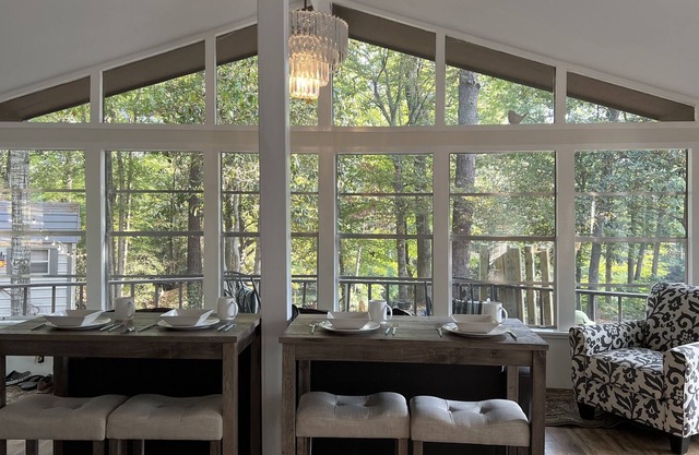 LAKE HOUSE in the WOODS!